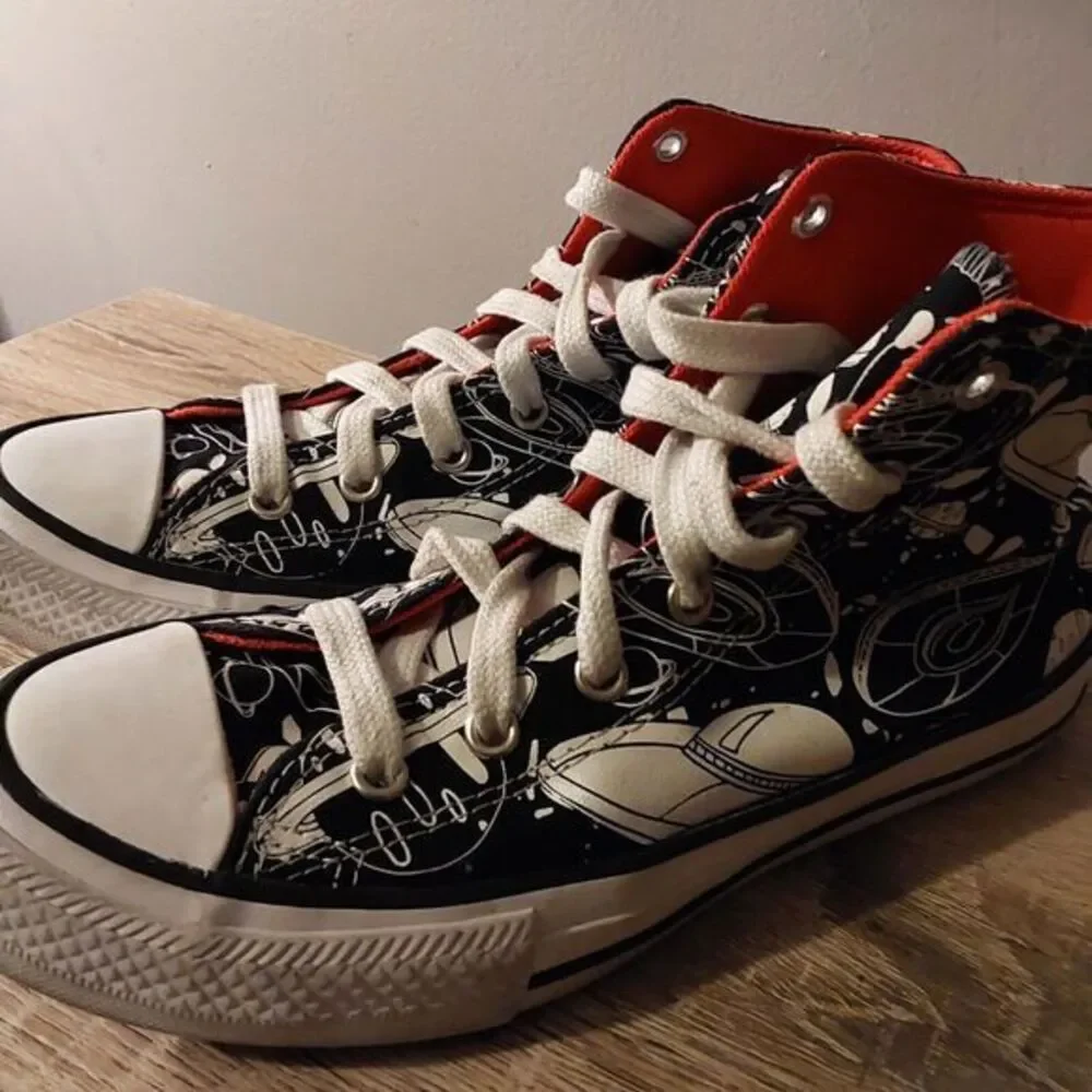 Converse Chucks, Jr.Boys Shoes Size 4, Black Orange Space Flying Saucers Planets